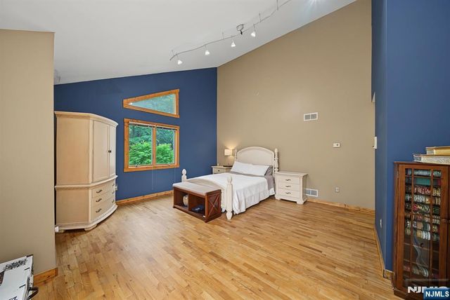 4 Skytop Drive, Denville Township, NJ 07834