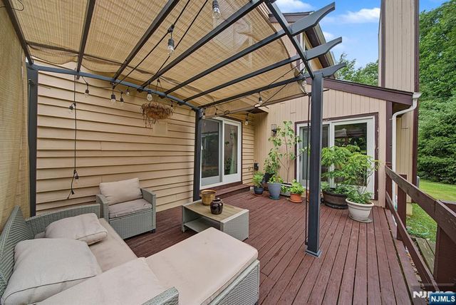 4 Skytop Drive, Denville Township, NJ 07834