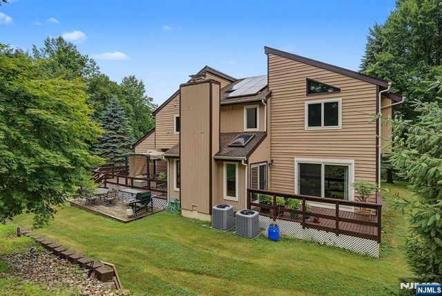 4 Skytop Drive, Denville Township, NJ 07834