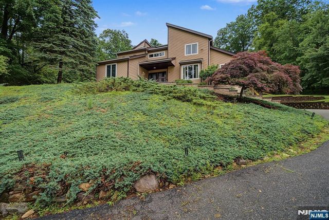 4 Skytop Drive, Denville Township, NJ 07834