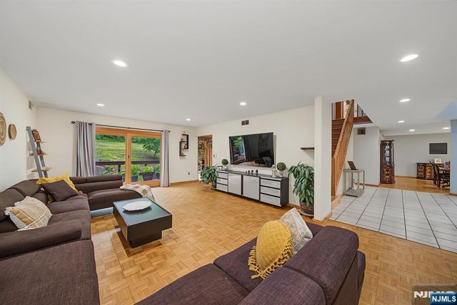 4 Skytop Drive, Denville Township, NJ 07834