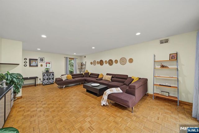 4 Skytop Drive, Denville Township, NJ 07834