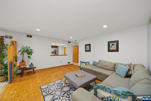 4 Skytop Drive, Denville Township, NJ 07834