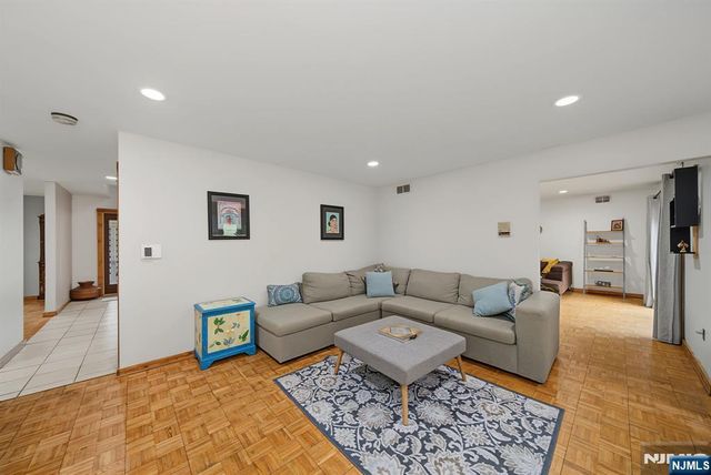 4 Skytop Drive, Denville Township, NJ 07834