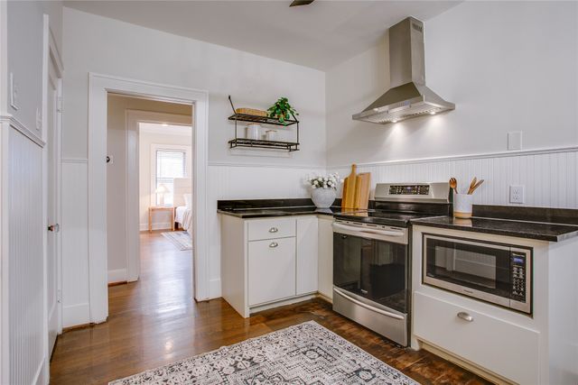 1111 N Winnetka Avenue, Dallas, TX 75208