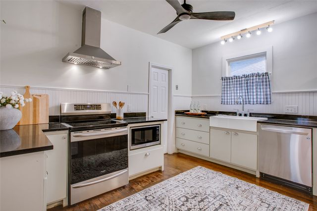 1111 N Winnetka Avenue, Dallas, TX 75208