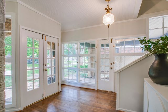 1111 N Winnetka Avenue, Dallas, TX 75208