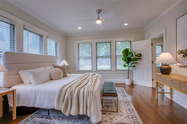 1111 N Winnetka Avenue, Dallas, TX 75208