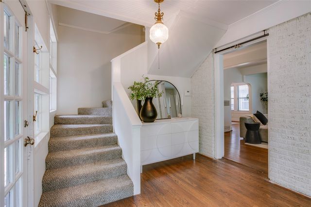 1111 N Winnetka Avenue, Dallas, TX 75208