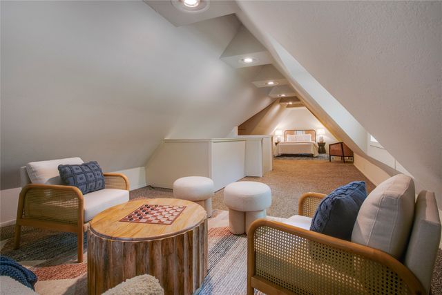 1111 N Winnetka Avenue, Dallas, TX 75208