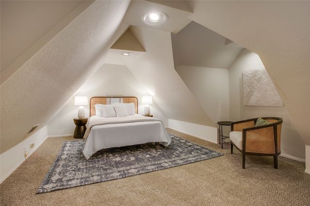 1111 N Winnetka Avenue, Dallas, TX 75208