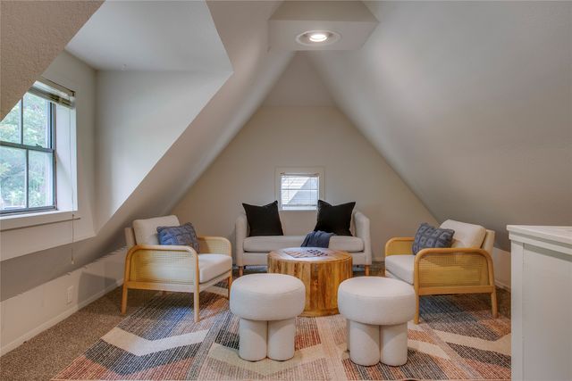 1111 N Winnetka Avenue, Dallas, TX 75208