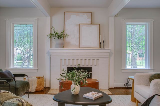 1111 N Winnetka Avenue, Dallas, TX 75208