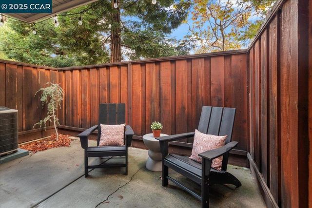 206 Buena Vida Ct, Martinez, CA 94553