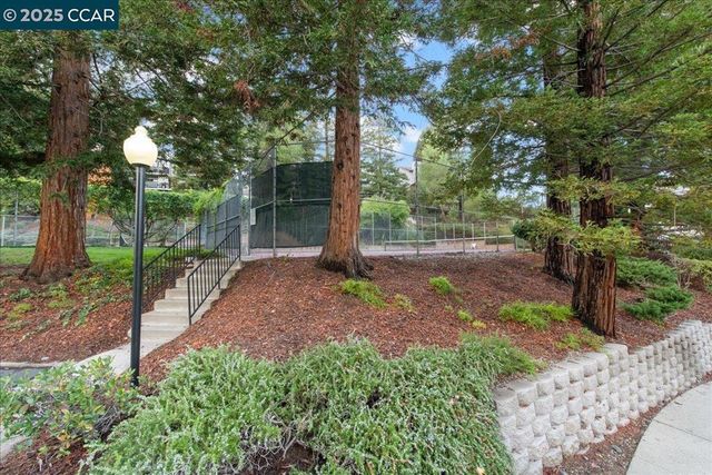 206 Buena Vida Ct, Martinez, CA 94553