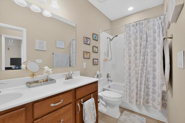 4772 Viento Del Norte, Santa Fe, NM 87507