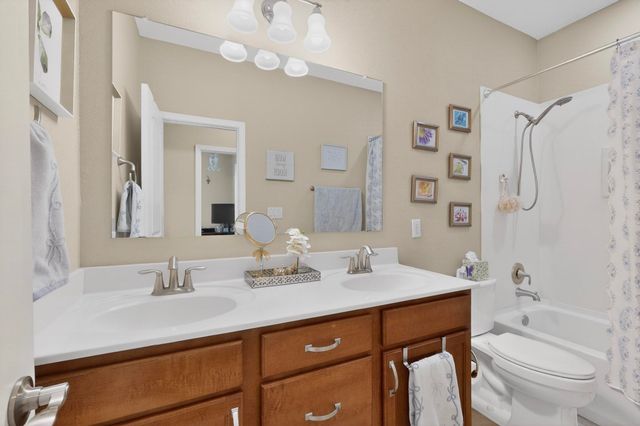 4772 Viento Del Norte, Santa Fe, NM 87507