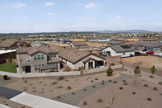 4772 Viento Del Norte, Santa Fe, NM 87507