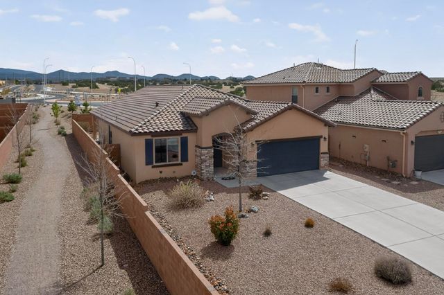 4772 Viento Del Norte, Santa Fe, NM 87507