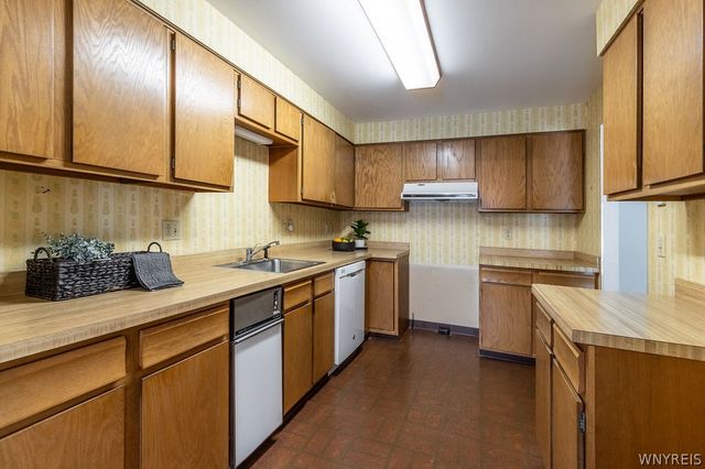 122 Bridle Path, Orchard Park, NY 14127