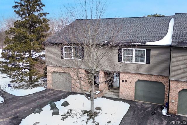 122 Bridle Path, Orchard Park, NY 14127