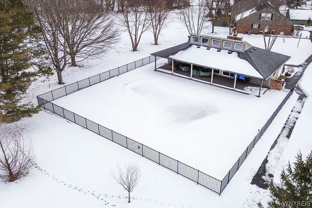 122 Bridle Path, Orchard Park, NY 14127