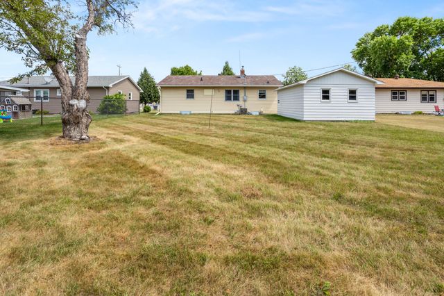 1805 17th Street S, Fargo, ND 58103