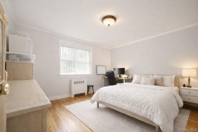 6 West Mill Drive 1E, Great Neck, NY 11021