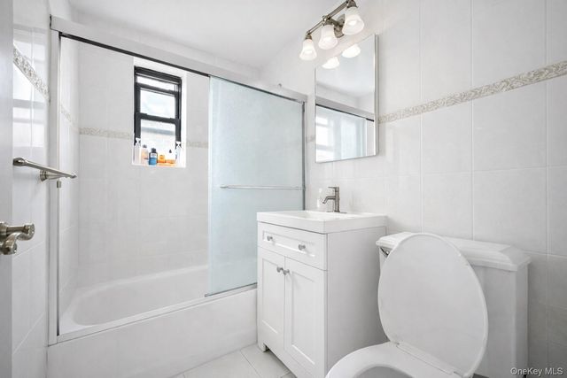 6 West Mill Drive 1E, Great Neck, NY 11021