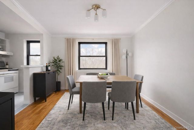 6 West Mill Drive 1E, Great Neck, NY 11021