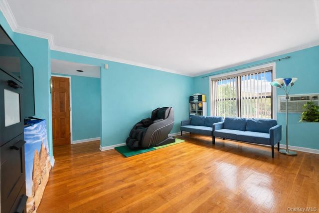 6 West Mill Drive 1E, Great Neck, NY 11021