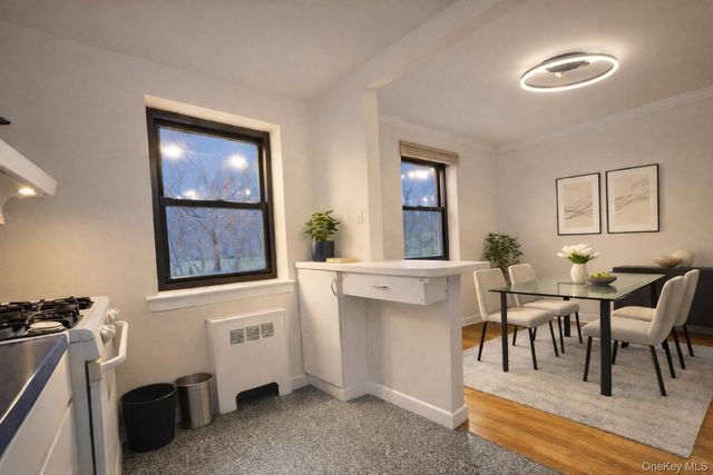 6 West Mill Drive 1E, Great Neck, NY 11021