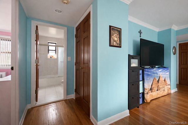 6 West Mill Drive 1E, Great Neck, NY 11021