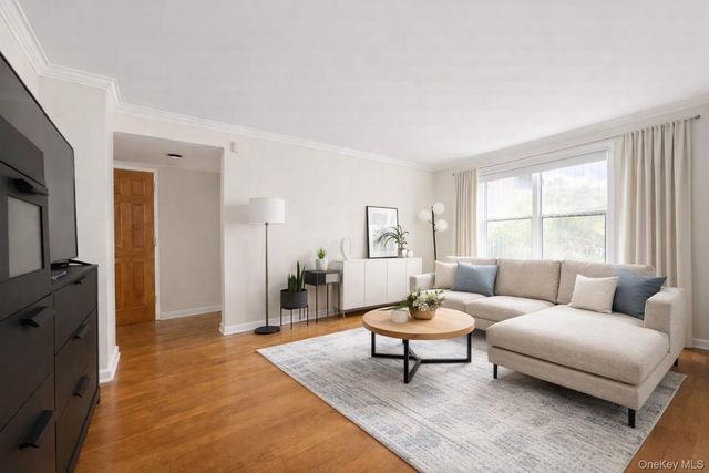 6 West Mill Drive 1E, Great Neck, NY 11021