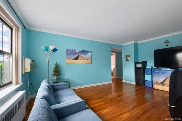 6 West Mill Drive 1E, Great Neck, NY 11021