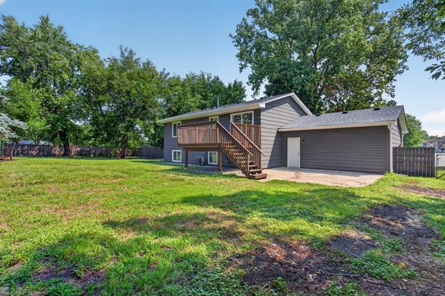 8055 Zane Avenue N, Brooklyn Park, MN 55443