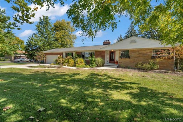 26215 ALLEN Road, Woodhaven, MI 48183