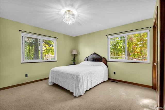 26215 ALLEN Road, Woodhaven, MI 48183