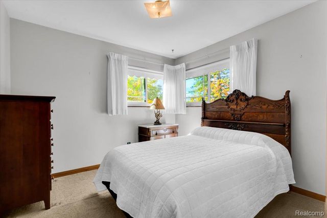 26215 ALLEN Road, Woodhaven, MI 48183