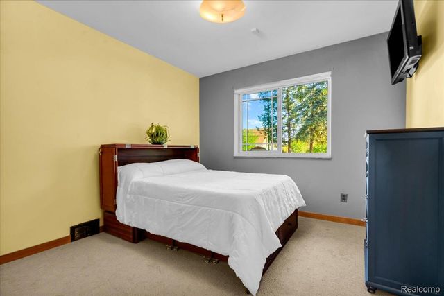 26215 ALLEN Road, Woodhaven, MI 48183