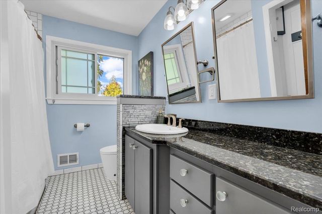 26215 ALLEN Road, Woodhaven, MI 48183