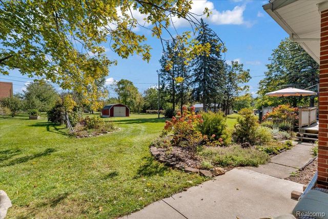 26215 ALLEN Road, Woodhaven, MI 48183