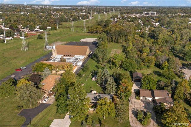 26215 ALLEN Road, Woodhaven, MI 48183