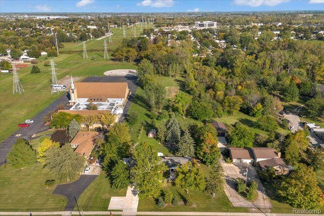 26215 ALLEN Road, Woodhaven, MI 48183