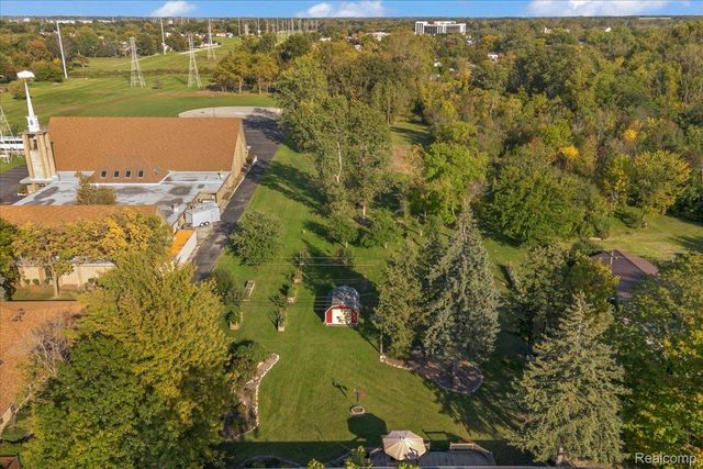 26215 ALLEN Road, Woodhaven, MI 48183