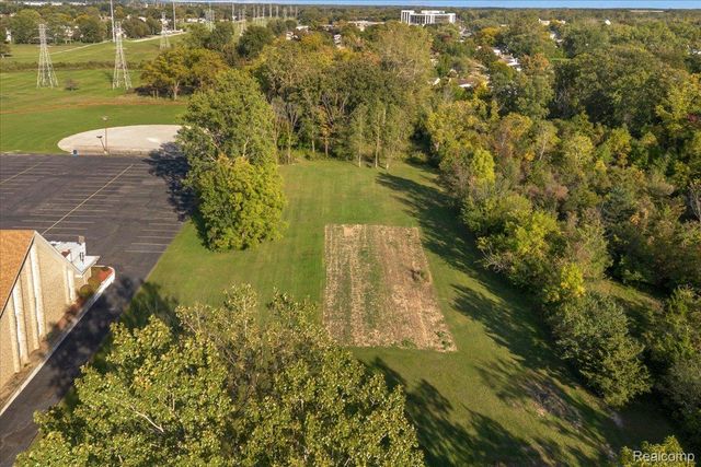 26215 ALLEN Road, Woodhaven, MI 48183