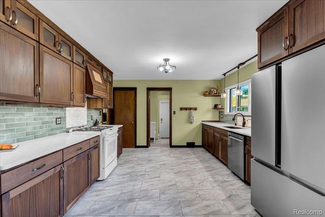 26215 ALLEN Road, Woodhaven, MI 48183