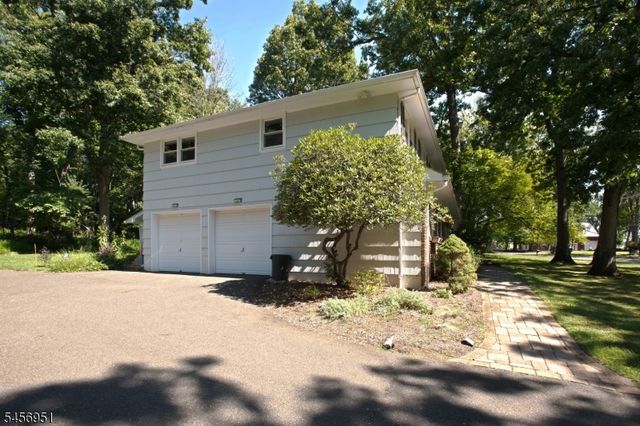 35 Rock Road West, Green Brook Twp., NJ 08812