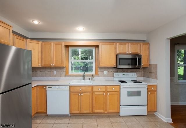 35 Rock Road West, Green Brook Twp., NJ 08812