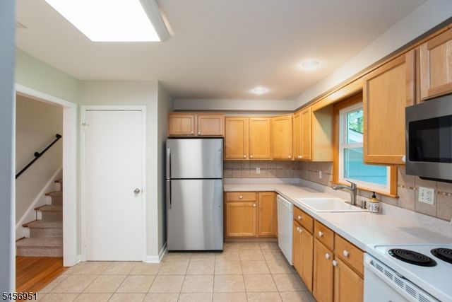 35 Rock Road West, Green Brook Twp., NJ 08812